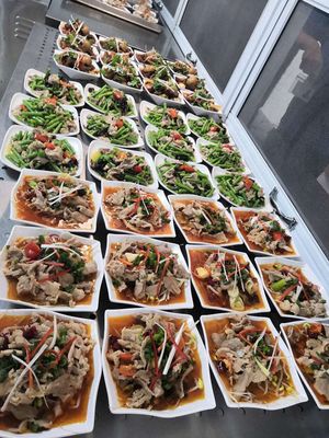 東莞謝崗鎮(zhèn)企業(yè)飯?zhí)贸邪?專業(yè)餐飲服務，賦能員工健康與企業(yè)發(fā)展