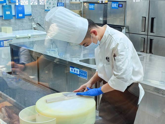 順德魚生獲全省首張餐飲服務認證，引領高品質(zhì)餐飲“盲選”時代